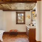 Hotel Airelles