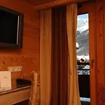 Airelles Hotel