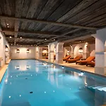 Airelles Hotel