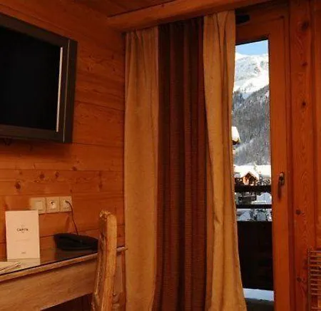 Airelles Hotel